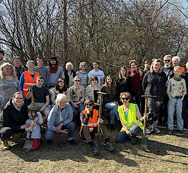 Puchheimer Bürgerinnen und Bürger, Familien, Schülergruppen, die Kindergruppe des Bund Naturschutzes und die Pfadfinder Puchheimer Bürgerinnen und Bürger, Familien, Schülergruppen, die Kindergruppe des Bund Naturschutzes und die Pfadfinder